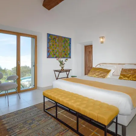 Lovely In بورْتِكْسْيو