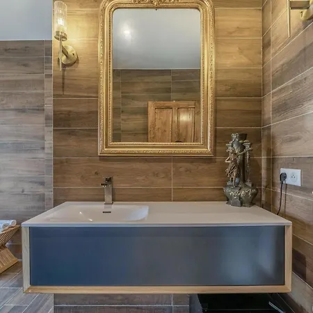 Semesterbostad Lovely In *